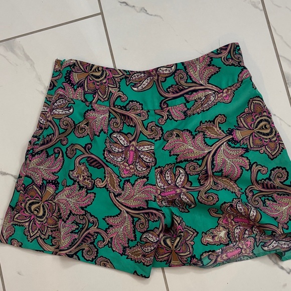 LOFT Women's High Wasted Green Paisley Floral Shorts Sz 2 EUC - Picture 9 of 9